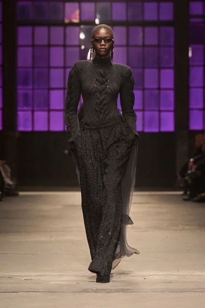 Look 10